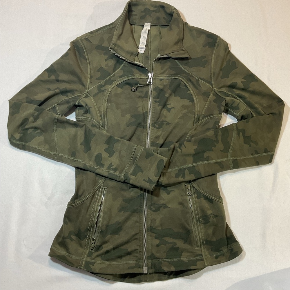 Luleulemon Forme Jacket II in Savasana Camo Fatigue Green Full Zip Fitted Size 4